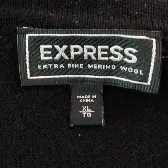 Express Lightweight V-neck Sweater - Picture 3 of 4